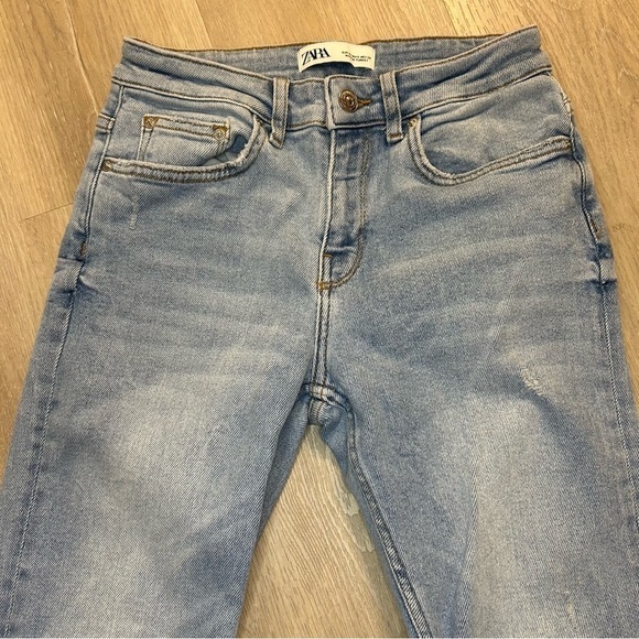 Zara Woman Slim Fit - Skinny Leg - Mid-Rise Jeans - Picture 12 of 13